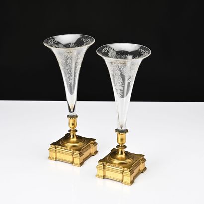 Garniture de cheminée en bronze doré et cristal...