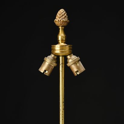 Paire de lampes en laiton fût formé d'une...