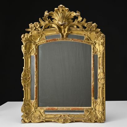 Miroir en bois doré sculpté
Epoque Louis...