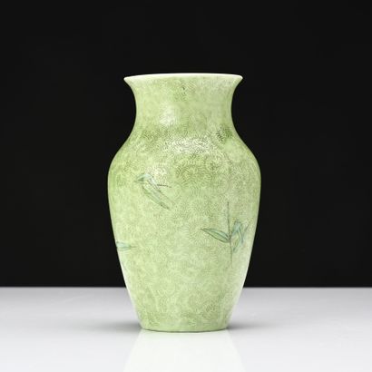 Chine fin XIXe siècle, 
Petit vase de forme...