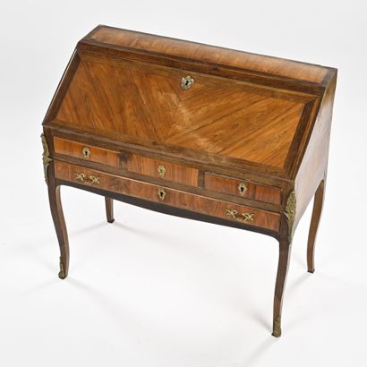 Bureau de pente en bois de placage
18eme...