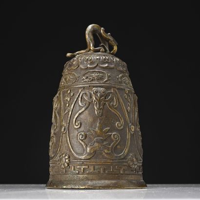 Cloche en bronze,
Chine fin du XIXe siècle,...