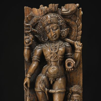 Inde, bois de char figurant : Ardhanarishvara,...