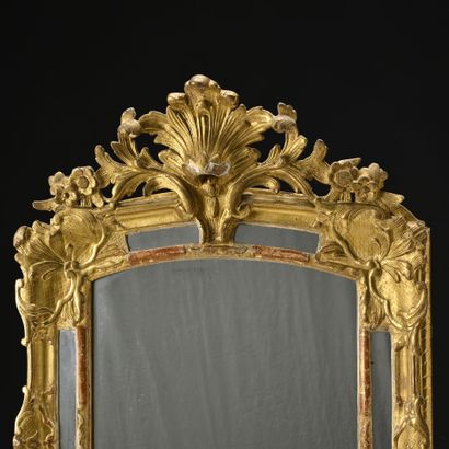 Miroir en bois doré sculpté
Epoque Louis...