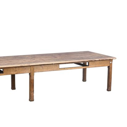Importante table de drapier formant table...