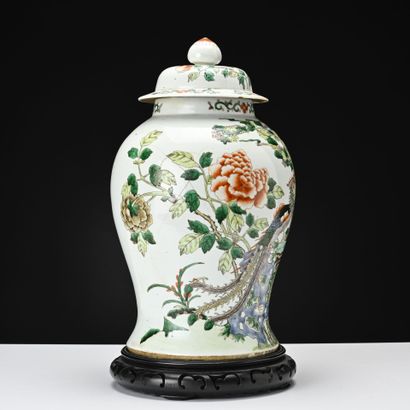 Chine, Paire de potiches couvertes à décor...