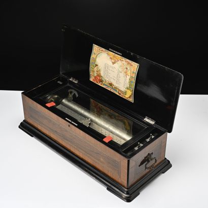 Boite à musique, coffret en bois de placage...