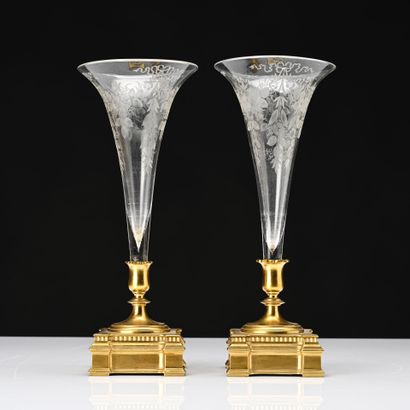 Garniture de cheminée en bronze doré et cristal...