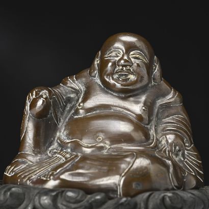 Chine XXe siècle, 
Statuette en bronze, représentant...