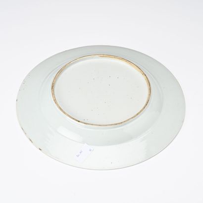Chine XVIIIe siècle, 
Plat creux en porcelaine...