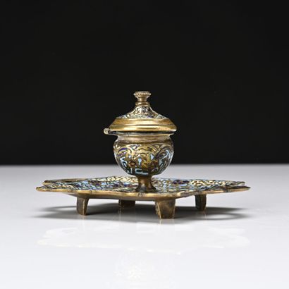 Encrier en bronze cloisonné
Epoque Napoléon...