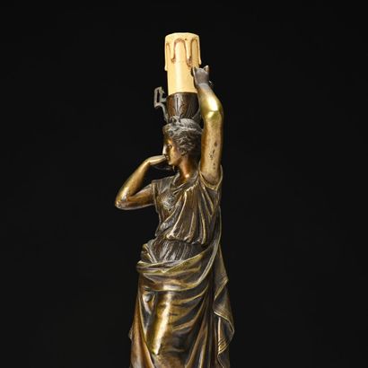Paire de cariatides à l'antique en bronze...