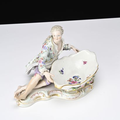 MEISSEN, paire de raviers en porcelaine polychrome...