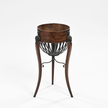 Table tricoteuse à 