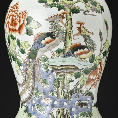 Chine, Paire de potiches couvertes à décor...