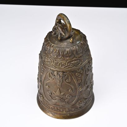 Cloche en bronze,
Chine fin du XIXe siècle,...