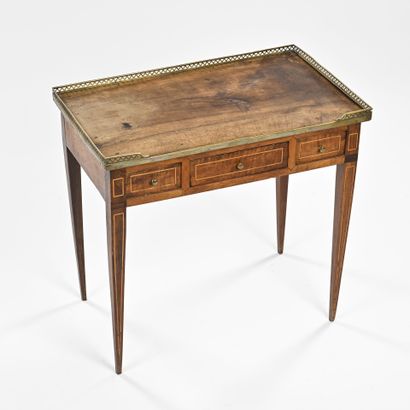 Table Console en noyer, plateau bois veiné...