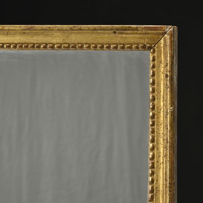 Miroir rectangulaire, baguette en bois doré...