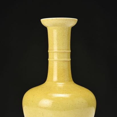 Chine, XIXe siècle, 
Vase pansu sur petit...