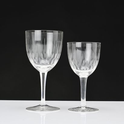 BACCARAT
Service de verres à pied en cristal...