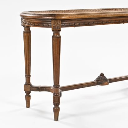 Paire de banquettes oblongues, reposant sur...