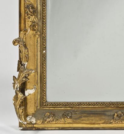 Important miroir de cheminée en bois et stuc...