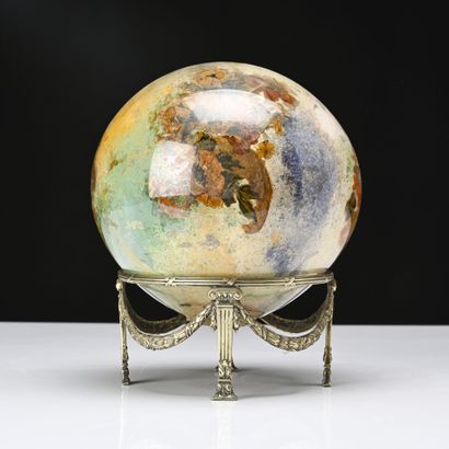 Trois boules porte-perruque en verre soufflé...