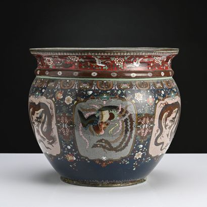 Japon XXe siècle, 
Important cache pot en...