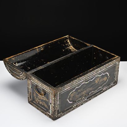 Japon période Edo , Coffret bombé, en bois...