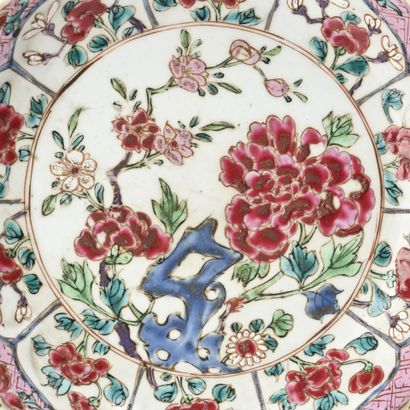 Chine, XVIIIe siècle, 
Coupe en porcelaine...