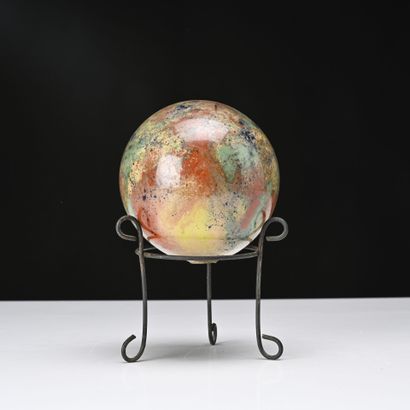 Trois boules porte-perruque en verre soufflé...