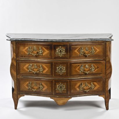 Commode Mazarine marquetée de losange en...