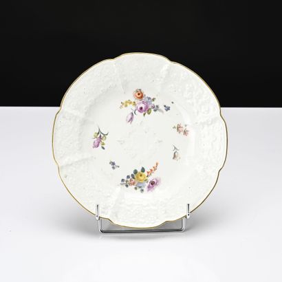 MEISSEN, Assiette polylobée en porcelaine...