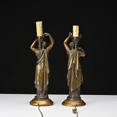 Paire de cariatides à l'antique en bronze...