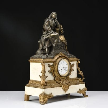 Pendule en marbre blanc de Carrare et bronze...