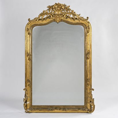 Important miroir de cheminée en bois et stuc...