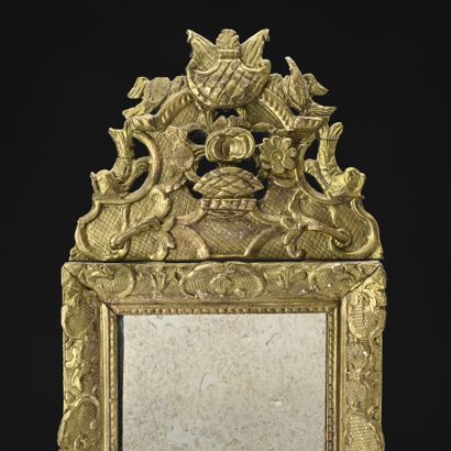 Miroir à fronton en bois sculpté et doré
Epoque...