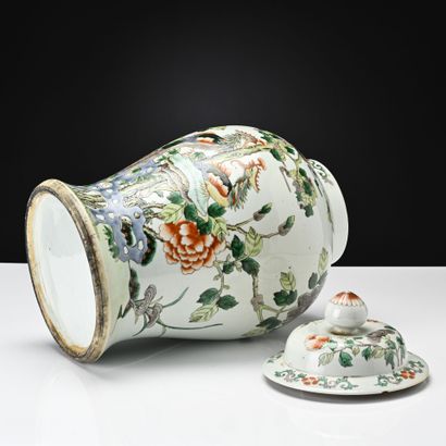 Chine, Paire de potiches couvertes à décor...