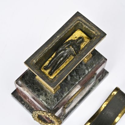 Tombeau de l'Empereur en marbre en bronze...