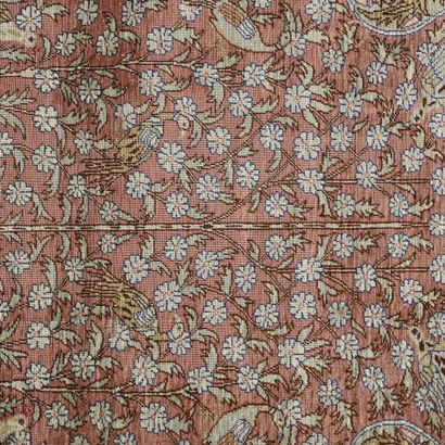 Iran, Tapis fond en laine et soie à motif...