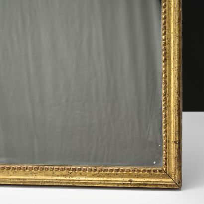 Miroir rectangulaire, baguette en bois doré...