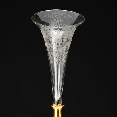 Garniture de cheminée en bronze doré et cristal...