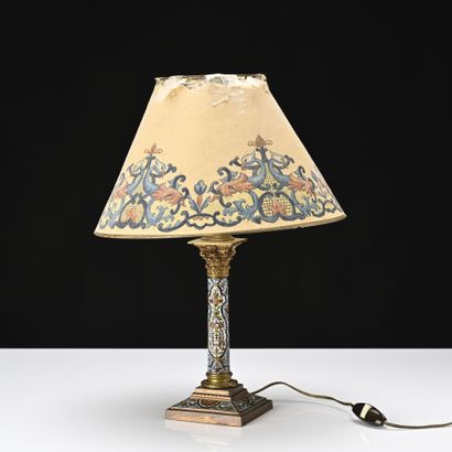 Lampe en bronze cloisonné en forme de colonne...