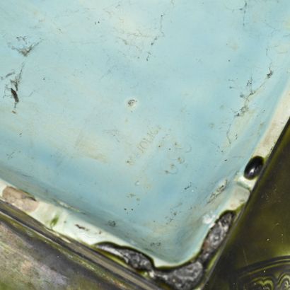 SARREGUEMINES Majolica
Importante jardinière...
