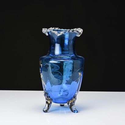 Paire de vases en verre teinté bleu et émail...