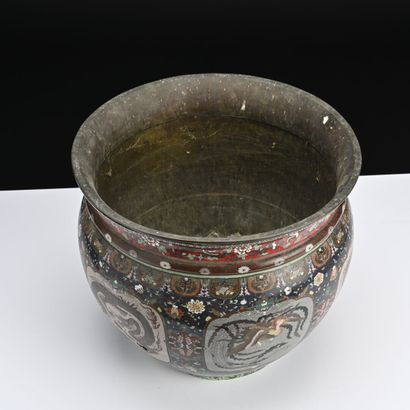Japon XXe siècle, 
Important cache pot en...