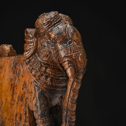 Inde,Bois de char indien en forme d' éléphant...