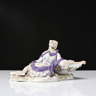 MEISSEN, paire de raviers en porcelaine polychrome...
