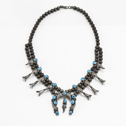 W. HALEY. Collier draperie en argent et turquoises....