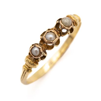 Bague jarretière ancienne en or jaune (750)...